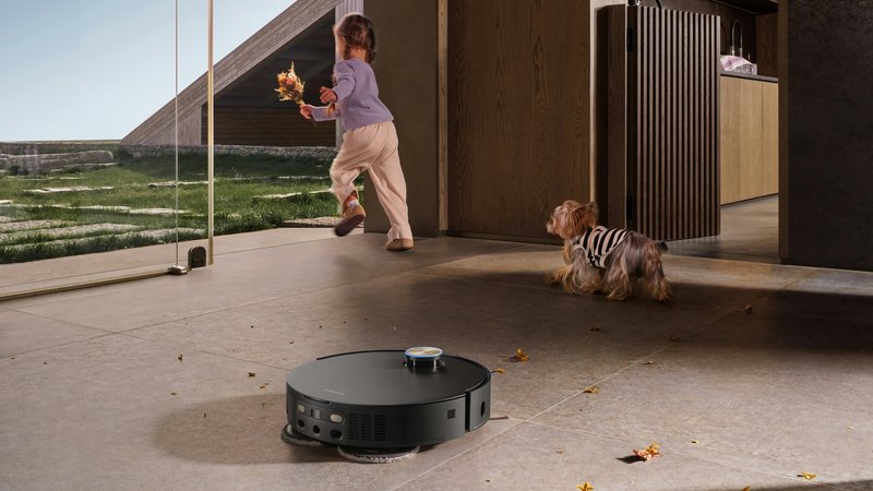 Robotstofzuiger op de overgang tussen laminaat en een tapijt